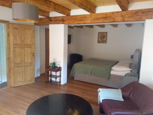 Postel nebo postele na pokoji v ubytování Stodola-soukromý apartmán pro dva s venkovní vířivkou