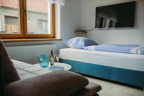 Postel nebo postele na pokoji v ubytování Apartmán U Drába: ubytování na Slovácku v Miloticích u Kyjova