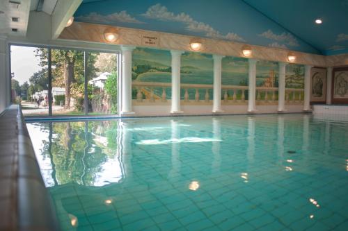 Het zwembad bij of vlak bij Recreatiepark de Boshoek