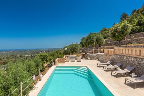 Výhled na bazén z ubytování Trullo Monte Cannone by BarbarHouse nebo okolí