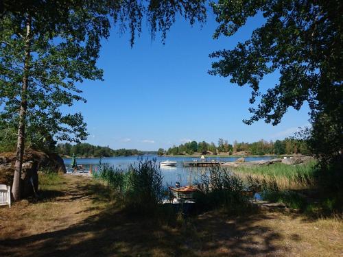 a view of a lake with boats in the water at Året runt i väldigt härlig natur Bo på lantgård in Rimforsa