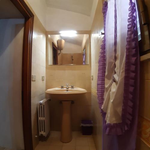 a bathroom with a sink and a mirror at Residenza la Viola in Casaprota