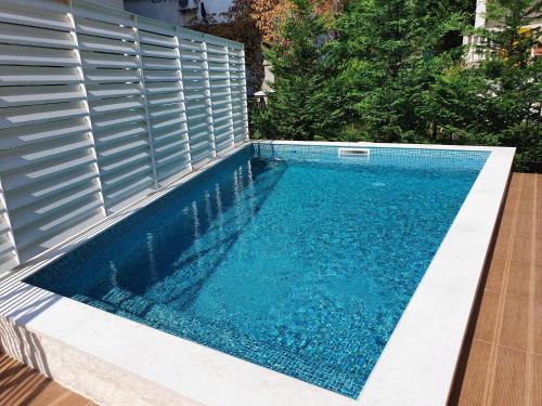 Sun and Sea Apartmentsの敷地内または近くにあるプール