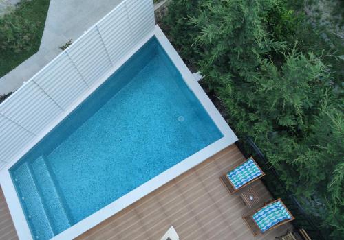 Sun and Sea Apartmentsの敷地内または近くにあるプール
