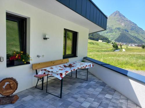 Ein allgemeiner Bergblick oder ein Berglick von der Ferienwohnung aus
