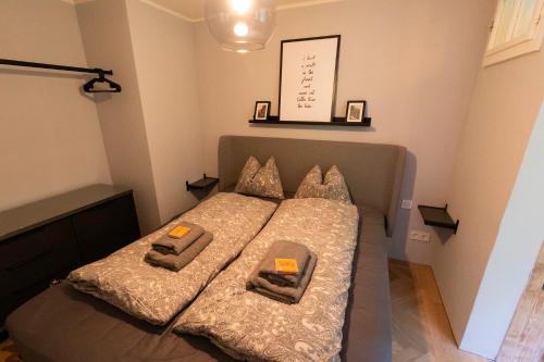 Postel nebo postele na pokoji v ubytování Apartment in historischer Villa mit Parkplatz