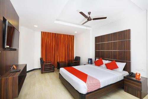 A bed or beds in a room at NACHIAPPA PARK T.NAGAR