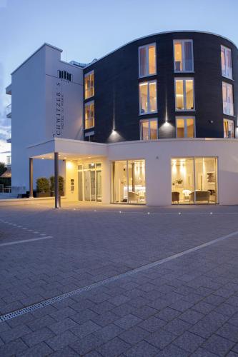 Schwitzer's Hotel am Park — Facade/entrance