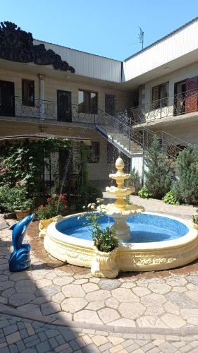 Camelot hotelの敷地内または近くにあるプール