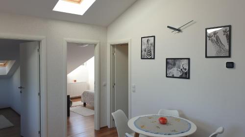 a white room with a table and a dining room at Apartman Lena in Arandjelovac