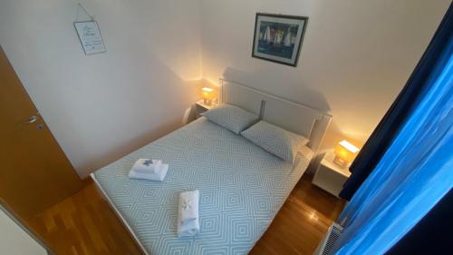 a small bedroom with a small bed in a room at Apartment Lea in Trogir