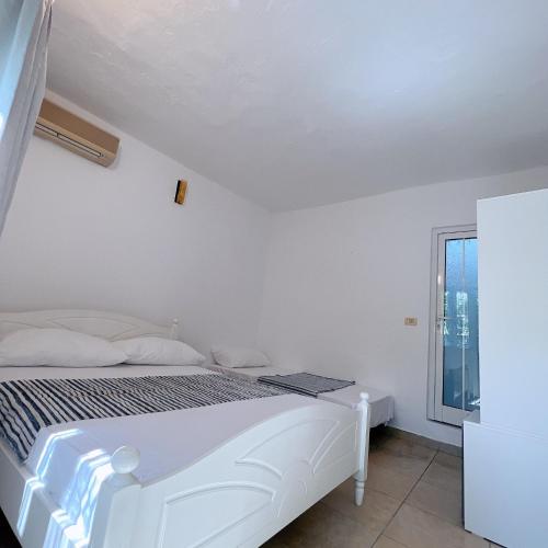 Gallery image of Garden Villa Naza in Piqeras