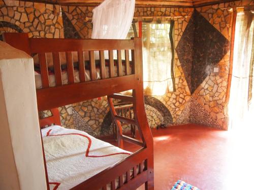 Bunk bed o mga bunk bed sa kuwarto sa Songota Falls Lodge