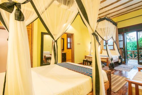 Voodi või voodid majutusasutuse Buffalo Safari Lodge toas