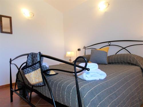 En eller flere senger på et rom på Shardana Blu - Net Zero Home Holiday