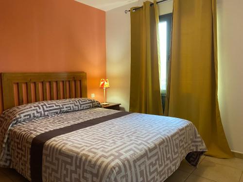 Un pat sau paturi într-o cameră la Lanzarote Green Villas