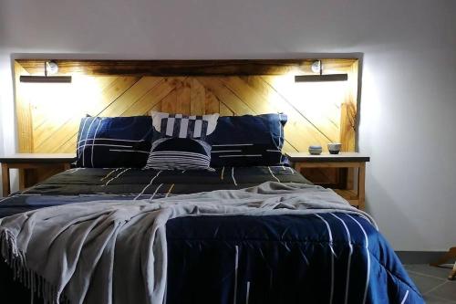 Ένα ή περισσότερα κρεβάτια σε δωμάτιο στο Greystoke - Furnished, self service apartment.