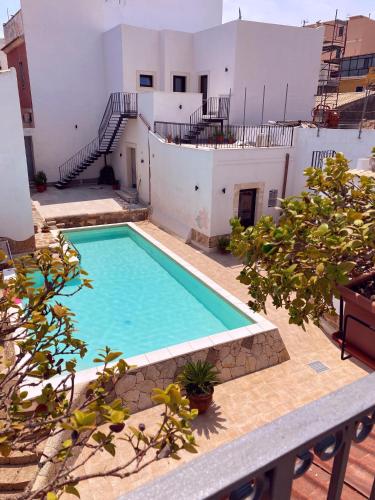 a swimming pool on top of a building at Morfeo Charming Rooms & Relax in Avola