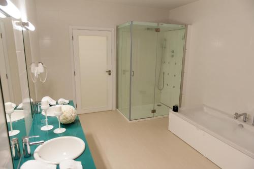 Ένα μπάνιο στο Vinyl M Hotel Design Inn