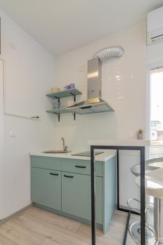 AGH Elite Apartments & Studiosにあるキッチンまたは簡易キッチン