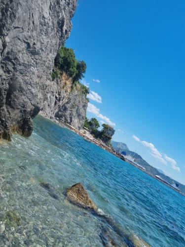 a view of the ocean from a cliff at Cala Di Luna House in Vietri sul Mare