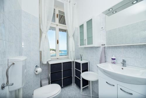 Kúpeľňa v ubytovaní Apartment Martini - Bacvice beach