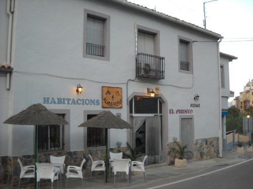 Un restaurante o sitio para comer en Pensión El Pirineo