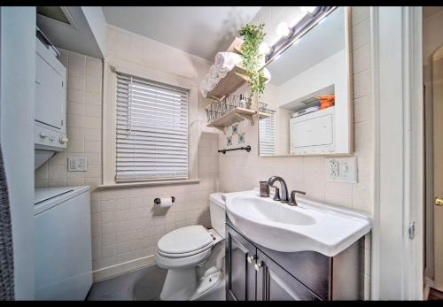 Kúpeľňa v ubytovaní Modern Home • Family Friendly • Grill • Fireplace