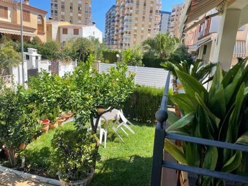 Billede fra billedgalleriet på Adosado con piscina y tenis i Benicàssim