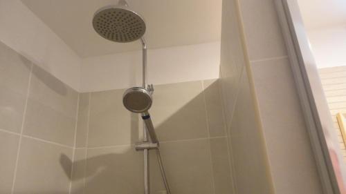 Ένα μπάνιο στο 10km to Disneyland - Terrace Parking & Sleeps 4
