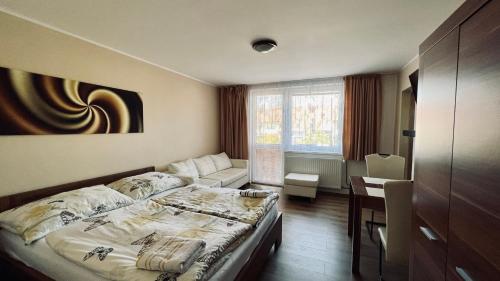 Cama o camas de una habitación en Ubytování Lednice