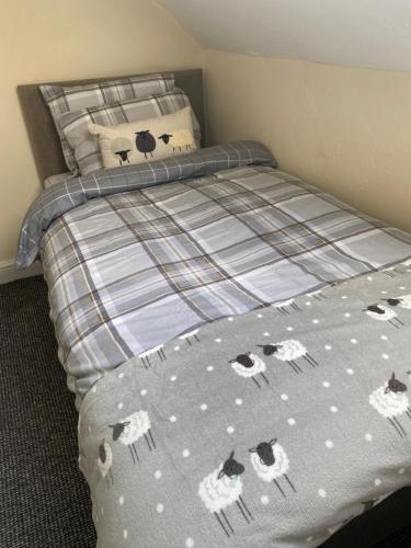 Krevet ili kreveti u jedinici u objektu Riverbank Cottage Lake District Double Balcony