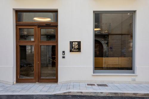 Η πρόσοψη ή η είσοδος του Re Sale Boutique Hotel