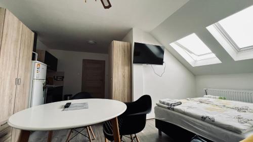 Una televisión o centro de entretenimiento en Ubytování Lednice