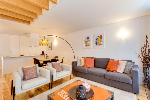 Almada Luxurious Duplex by DA'HOME