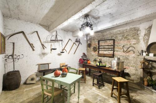 A kitchen or kitchenette at Alla Porta Di Sotto B&B