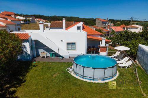 an external view of a house with a swimming pool at Tilli'n'Joe's Nature House in Moita dos Ferreiros