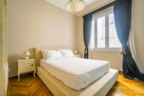 Emporikon Apartment Steps From Historic Center
