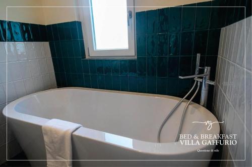 Ένα μπάνιο στο Villa Gaffurio