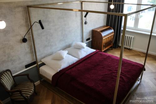 Posteľ alebo postele v izbe v ubytovaní D Apartments "Z wizytą u Branickich"