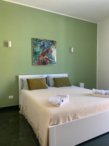 a bedroom with two beds and a painting on the wall at I Venti in Brucoli