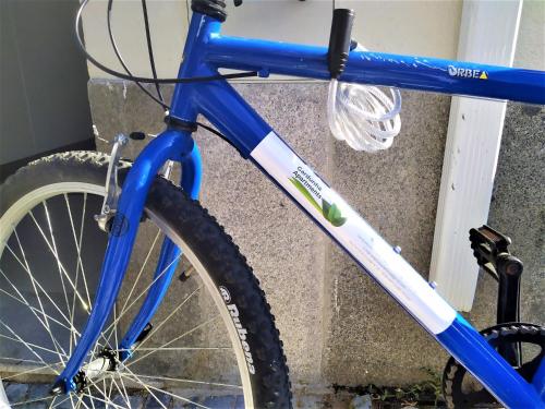 a blue and white bike parked next to a wall at Gardunha Apartments Avenida I in Fundão