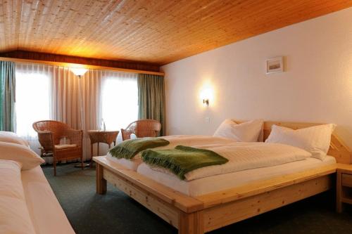 A bed or beds in a room at Hotel Schützen Lauterbrunnen