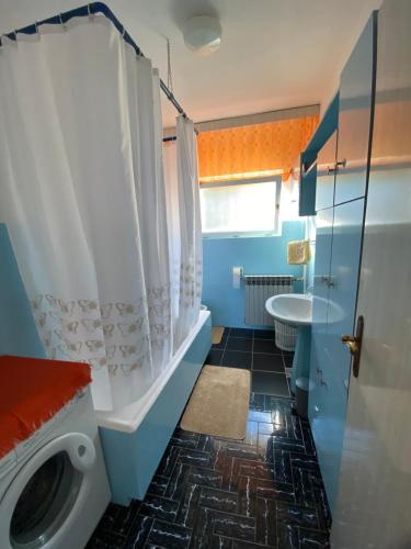 Koupelna v ubytování Apartmani Zdenka Pobri