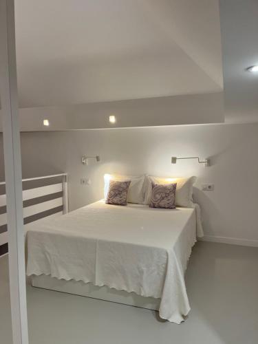 A bed or beds in a room at Loft EL DUQUE