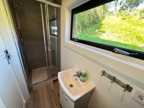 a bathroom with a sink and a window at Setnes Feriesenter in Veblungsnes