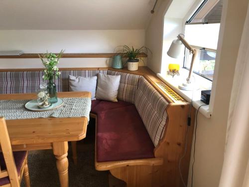 a couch in a small room with a table at Ferienhaus Mautzfried in Reisach