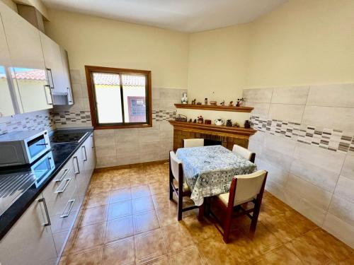 Kuchyň nebo kuchyňský kout v ubytování Lovely spacious apartment in the center - Vilaflor