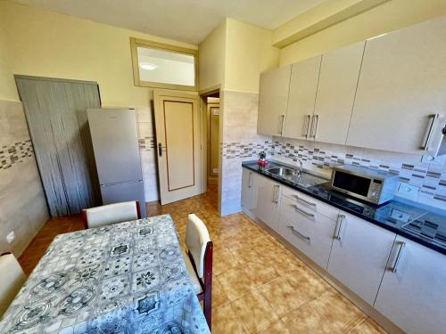 Lovely spacious apartment in the center - Vilaflor tesisinde mutfak veya mini mutfak