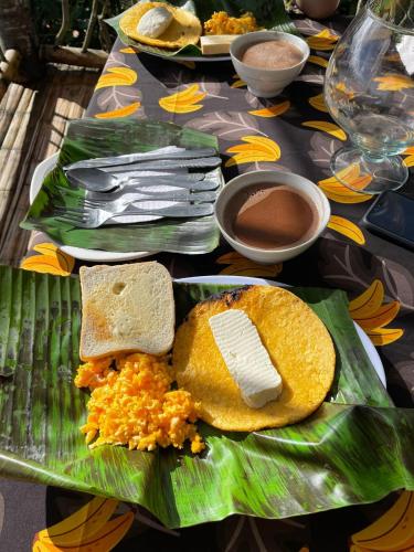 a table with a plate of food on a banana leaf at Oro Verde Noche De Luna in Jardin